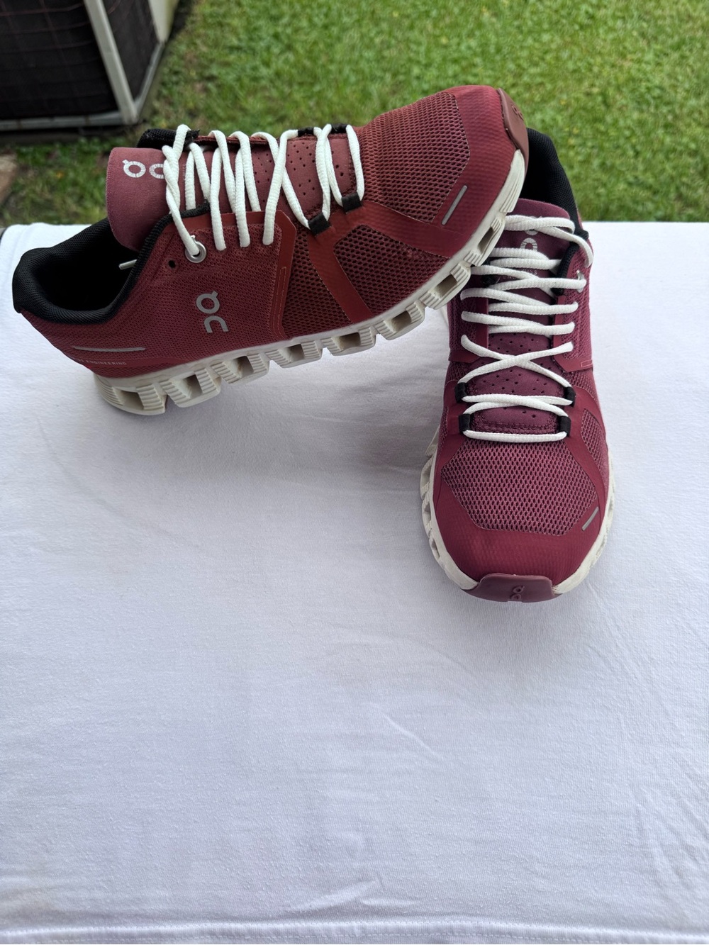 On Running Men's Athletic Shoes in Burgundy and White